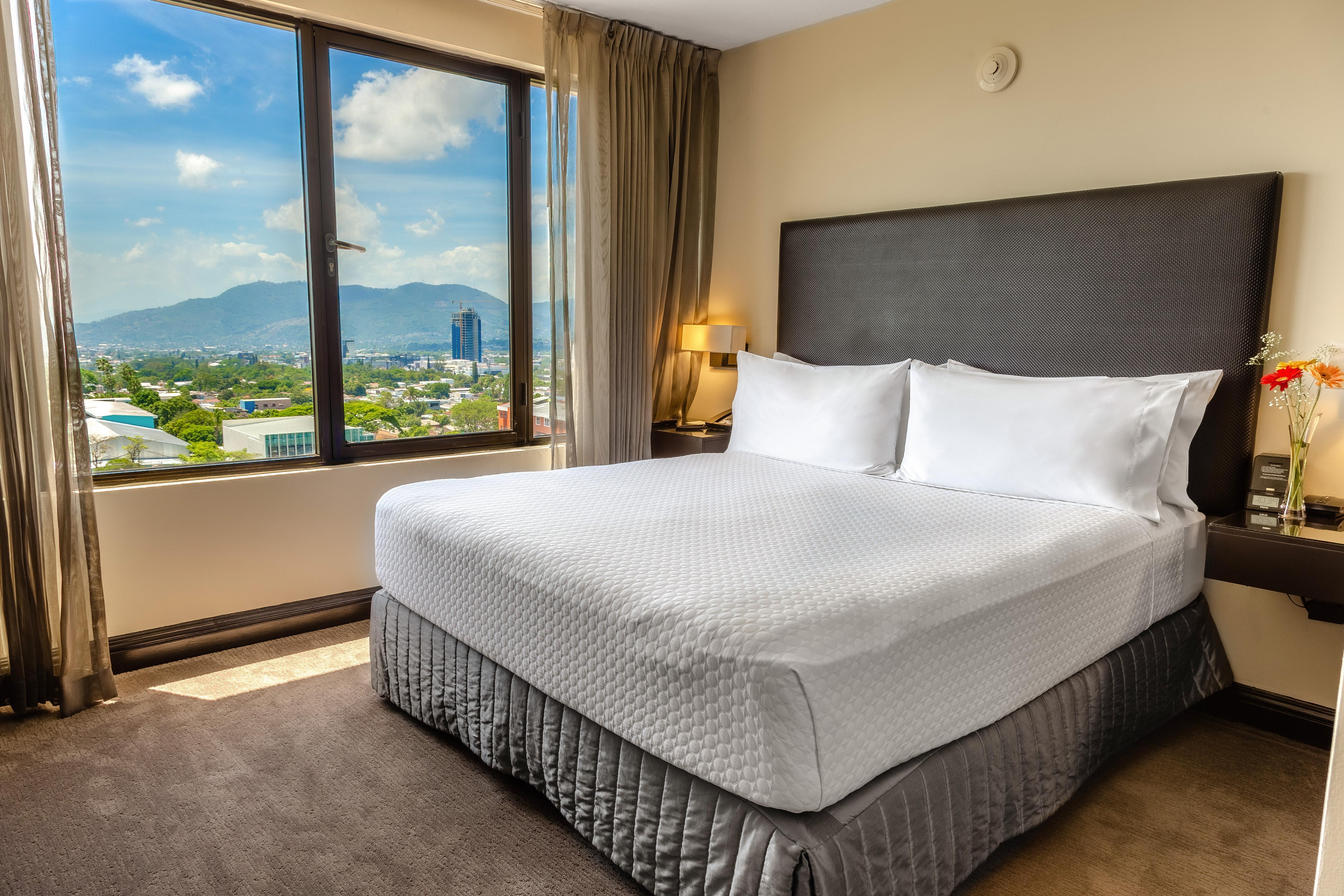 Отель Hilton Сан-Сальвадор Экстерьер фото