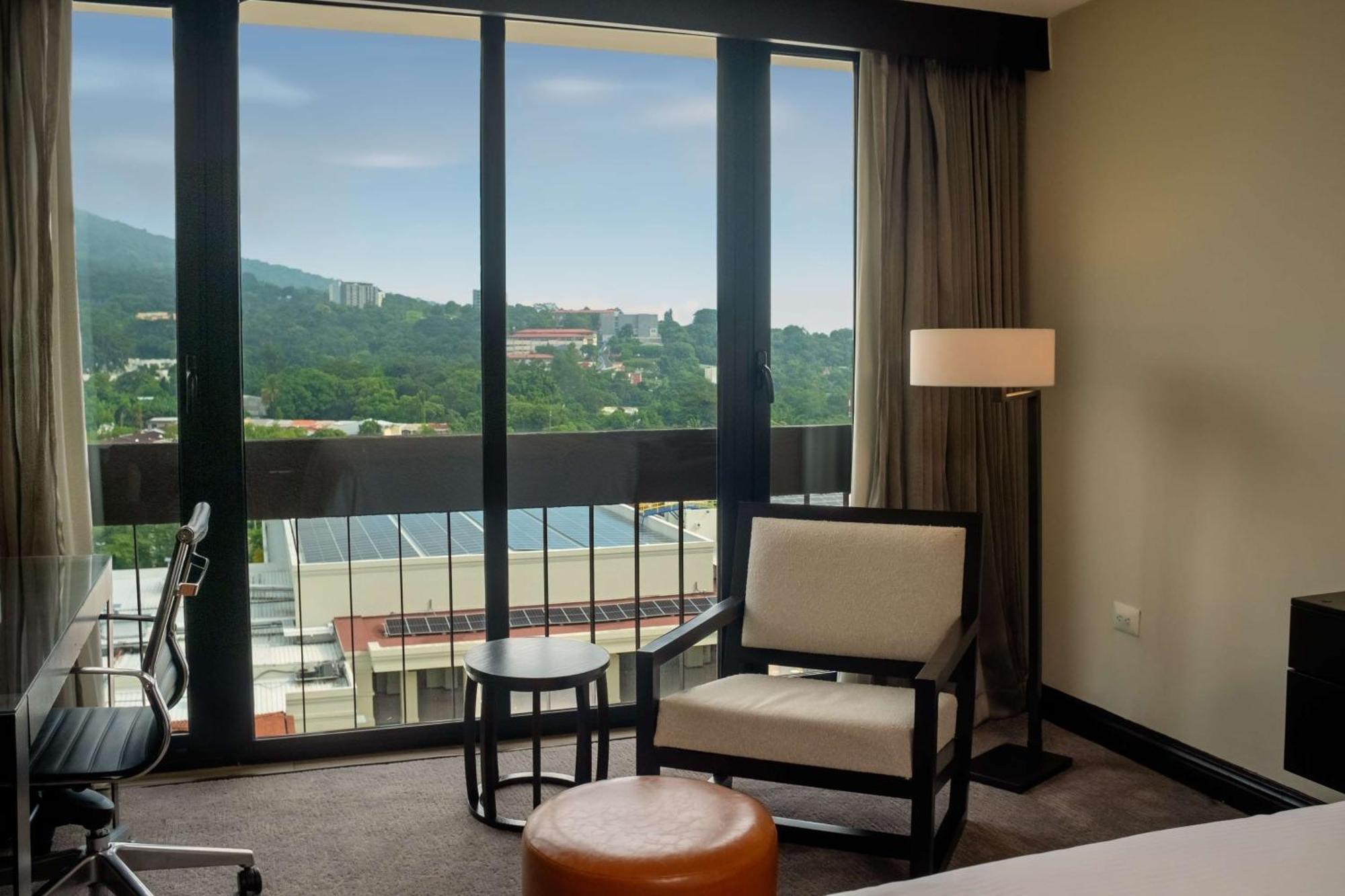 Отель Hilton Сан-Сальвадор Экстерьер фото